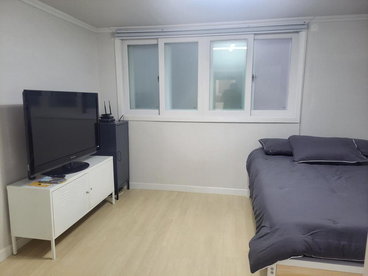 Brand New 2 Bedroom Apartment #6 Сеул Екстер'єр фото