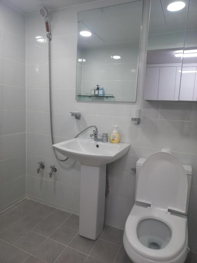 Brand New 2 Bedroom Apartment #6 Сеул Екстер'єр фото