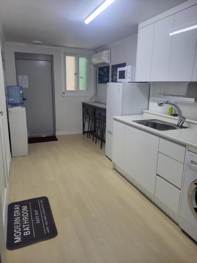 Brand New 2 Bedroom Apartment #6 Сеул Екстер'єр фото