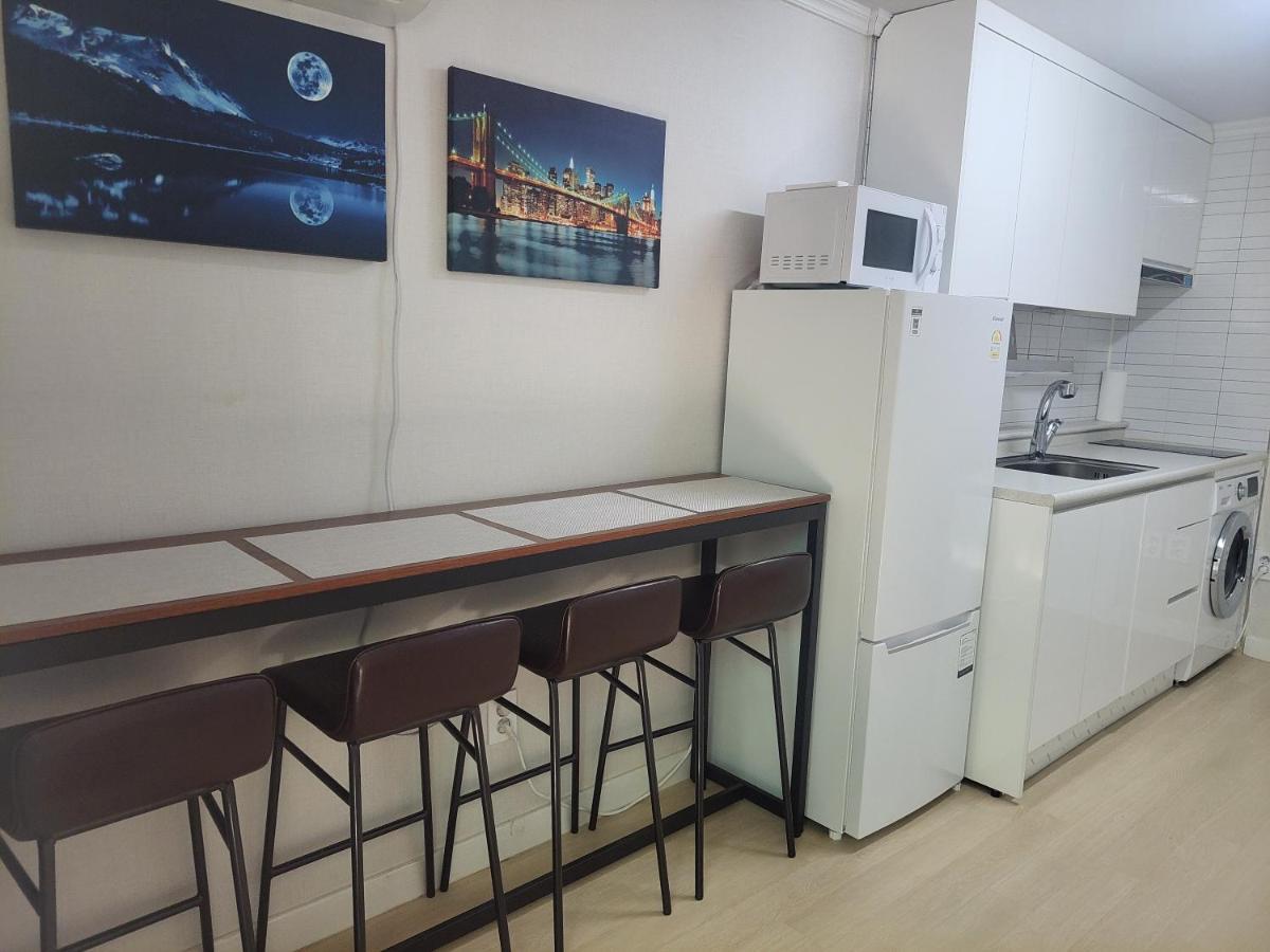 Brand New 2 Bedroom Apartment #6 Сеул Екстер'єр фото